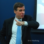 Sen. Warner to Meet with GMU Students to Discuss Clinton’s New College Compact
